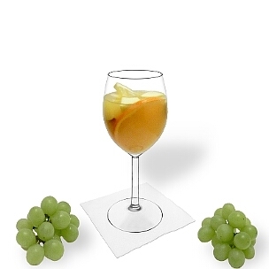 Sangria Blanca ist Weisswein oder Champagner und Orangensaft mit in Alkohol eingelegten Früchten. 